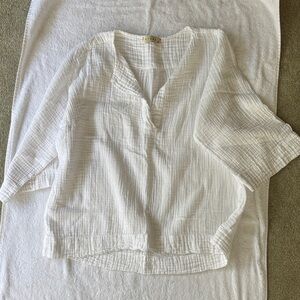 100% gauzy cotton cool White Women's Top